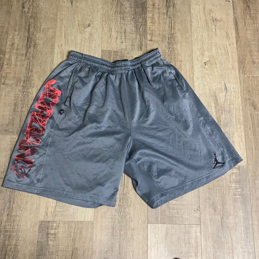 Men’s grey 2x basketball shorts